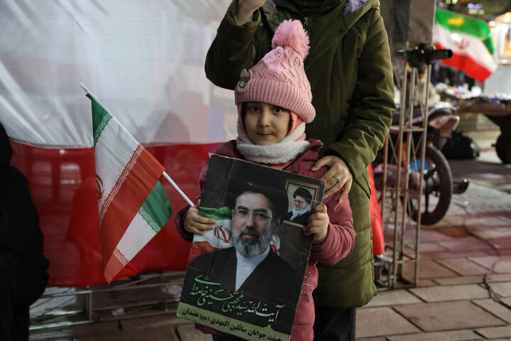 تصاویر / دختران دهه نودی همدان پای کار انقلاب