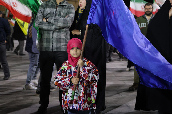 تصاویر / دختران دهه نودی همدان پای کار انقلاب