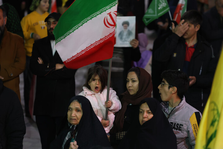 تصاویر / دختران دهه نودی همدان پای کار انقلاب