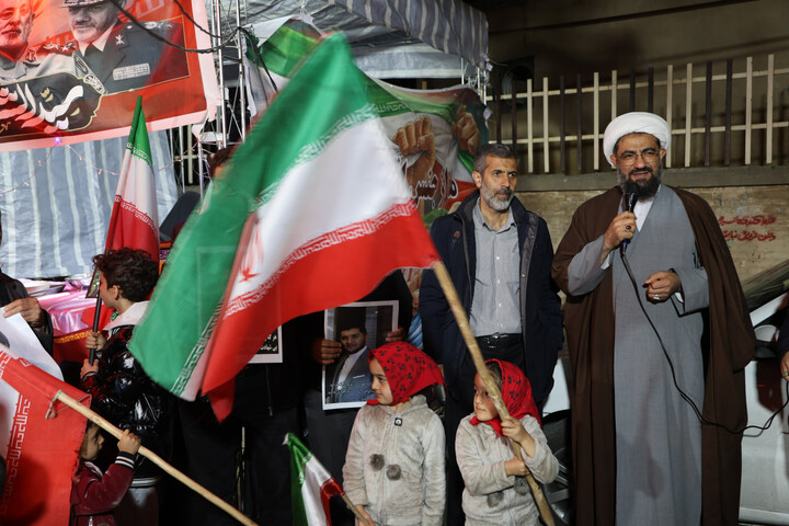 تصاویر / تقدیر امام جمعه همدان از حضور مردم در خیابان‌ها