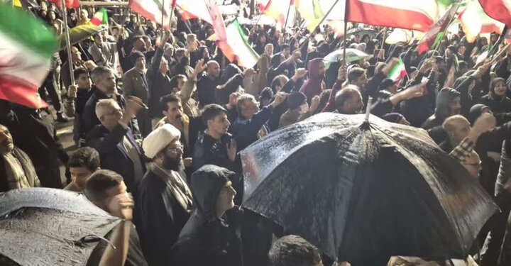 تصاویر/ برگزاری اجتماع شبانه مردمی شریف شهرستان قرچک در میدان امام خمینی (ره)