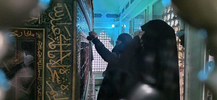 تصاویر / غبارروبی آستان مقدس امام زاده حسین علیه الاسلام قزوین به مناسبت دهه کرامت