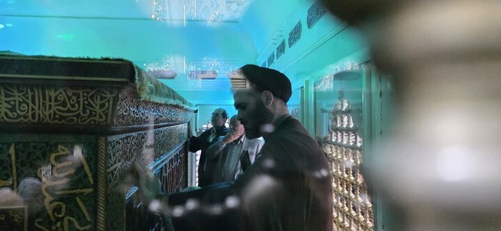تصاویر / غبارروبی آستان مقدس امام زاده حسین علیه الاسلام قزوین به مناسبت دهه کرامت