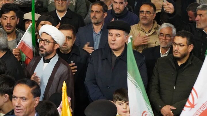 تصاویر/ حماسه‌ای دیگر در پنجاه و دومین شب متوالی مردم شهرستان چالدران  در حمایت از نظام و نیروهای مسلح و بیعت با رهبری