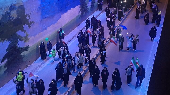 تصاویر / اجتماع مردم شهرستان تاکستان در بعیت با رهبر معظم انقلاب اسلامی ایران