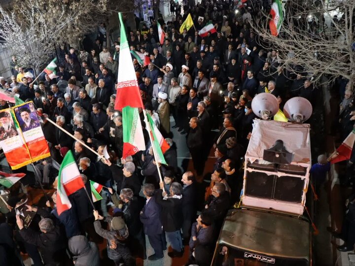 تصاویر/ تداوم وفاداری تا خونخواهی رهبر شهید در  پنجاه و دومین شب حضور پرشور مردم تکاب