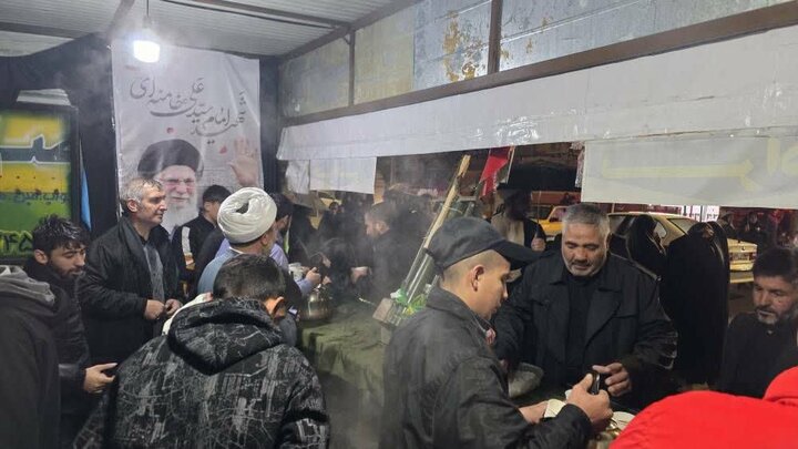 تصاویر/ تداوم خدمت رسانی در موکب مدرسه علمیه امام رضا (ع) میاندوآب