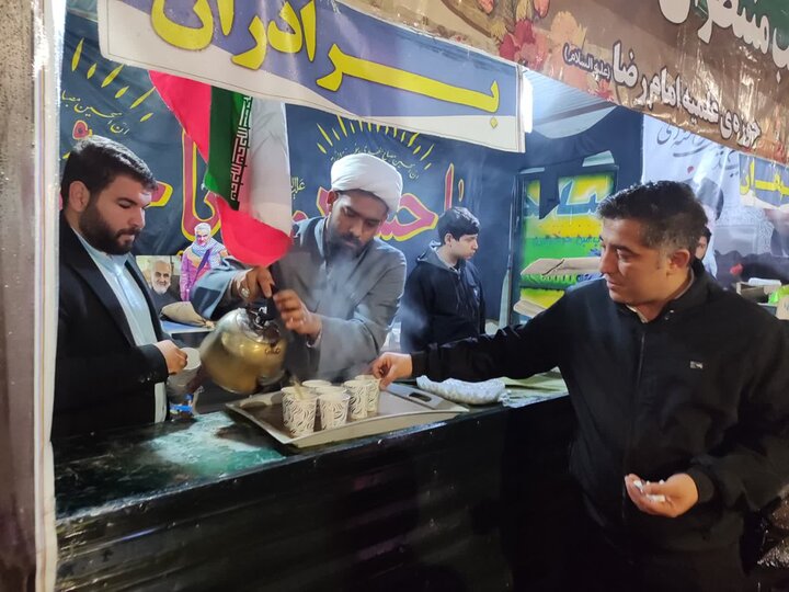 تصاویر/ تداوم خدمت رسانی در موکب مدرسه علمیه امام رضا (ع) میاندوآب