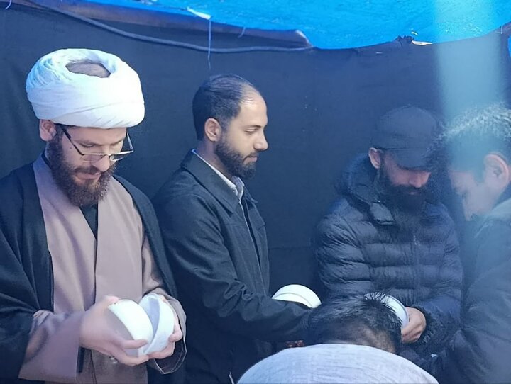 تصاویر/ فعالیت طلاب و اساتید مدرسه علمیه آیت الله نمازی خوی در ایام جنگ رمضان
