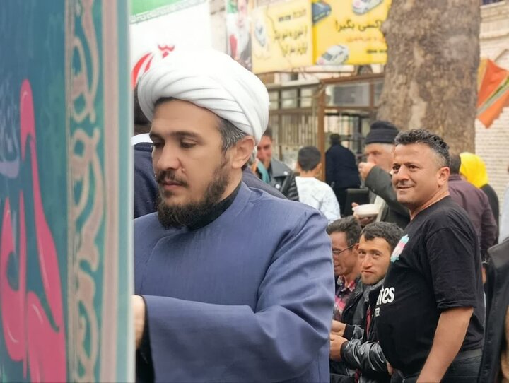 تصاویر/ فعالیت طلاب و اساتید مدرسه علمیه آیت الله نمازی خوی در ایام جنگ رمضان