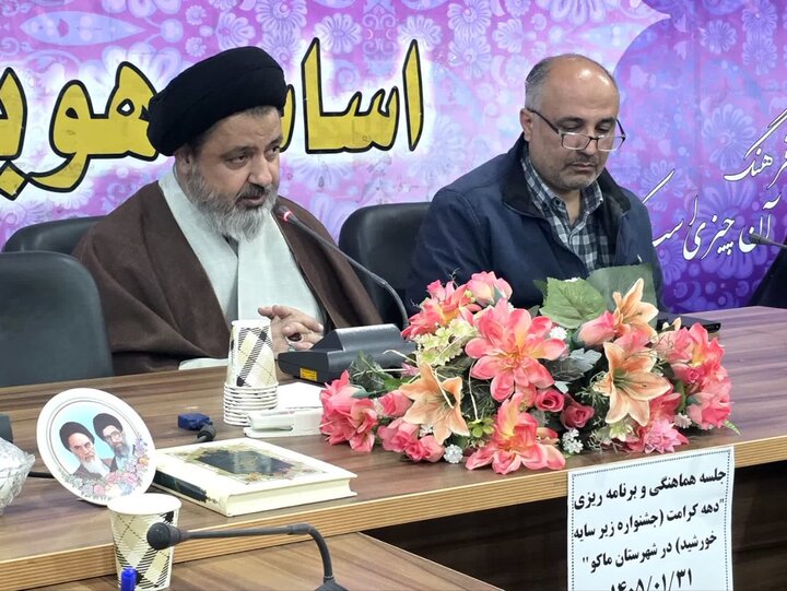 تصاویر/ جلسه برنامه ریزی و هماهنگی برنامه های دهه کرامت‌ در شهرستان  ماکو