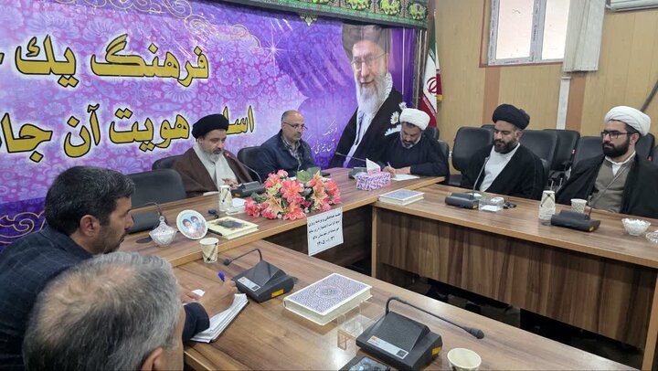 تصاویر/ جلسه برنامه ریزی و هماهنگی برنامه های دهه کرامت‌ در شهرستان  ماکو
