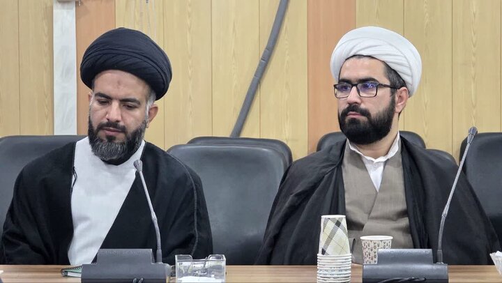 تصاویر/ جلسه برنامه ریزی و هماهنگی برنامه های دهه کرامت‌ در شهرستان  ماکو