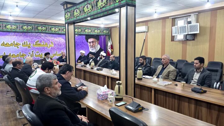 تصاویر/ جلسه برنامه ریزی و هماهنگی برنامه های دهه کرامت‌ در شهرستان  ماکو
