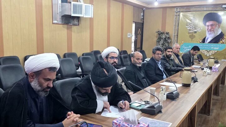 تصاویر/ جلسه برنامه ریزی و هماهنگی برنامه های دهه کرامت‌ در شهرستان  ماکو
