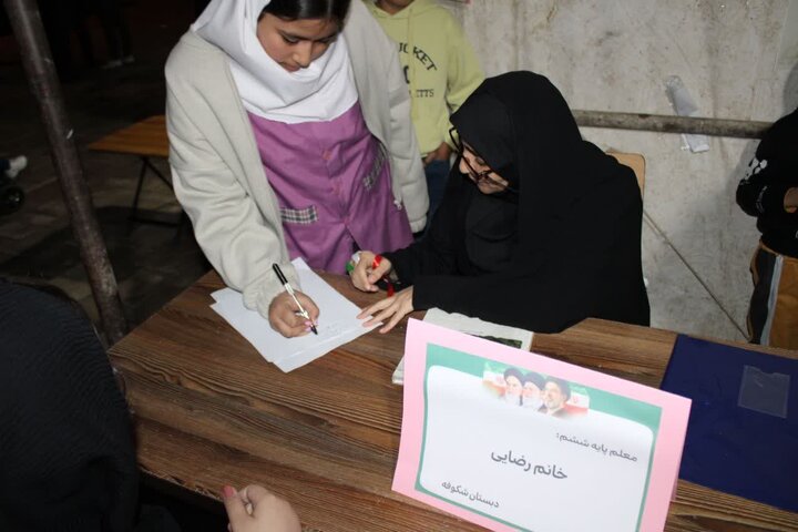تصاویر/ برپایی موکب دانش‌آموزی شهرستان ماکو با محوریت «مدرسه  در میدان»