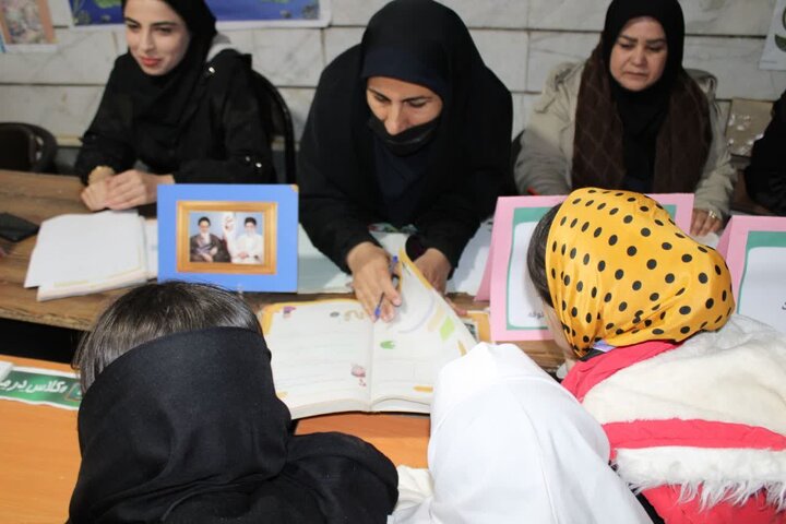 تصاویر/ برپایی موکب دانش‌آموزی شهرستان ماکو با محوریت «مدرسه  در میدان»