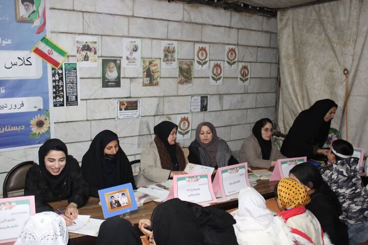 تصاویر/ برپایی موکب دانش‌آموزی شهرستان ماکو با محوریت «مدرسه  در میدان»