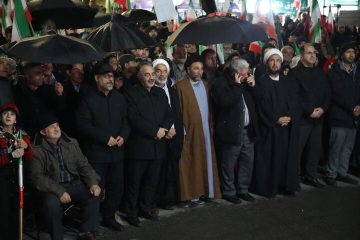 تصاویر/ پنجاه و دومین حضور شبانه مردمی ارومیه در حمایت از نظام اسلامی