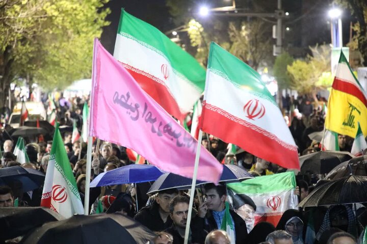 تصاویر/ پنجاه و دومین حضور شبانه مردمی ارومیه در حمایت از نظام اسلامی