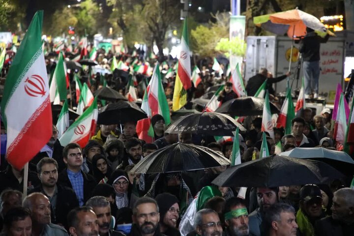 تصاویر/ پنجاه و دومین حضور شبانه مردمی ارومیه در حمایت از نظام اسلامی