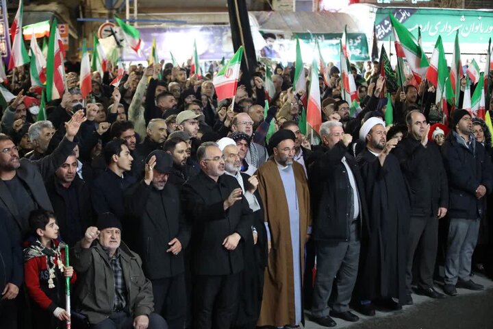 تصاویر/ پنجاه و دومین حضور شبانه مردمی ارومیه در حمایت از نظام اسلامی