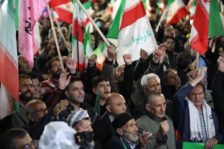 تصاویر/ پنجاه و دومین حضور شبانه مردمی ارومیه در حمایت از نظام اسلامی