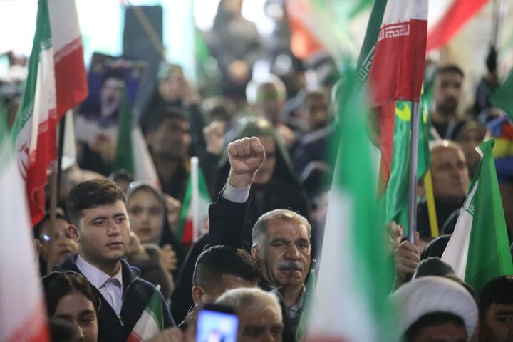 تصاویر/ پنجاه و دومین حضور شبانه مردمی ارومیه در حمایت از نظام اسلامی