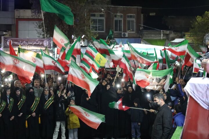 تصاویر/ پنجاه و دومین حضور شبانه مردمی ارومیه در حمایت از نظام اسلامی