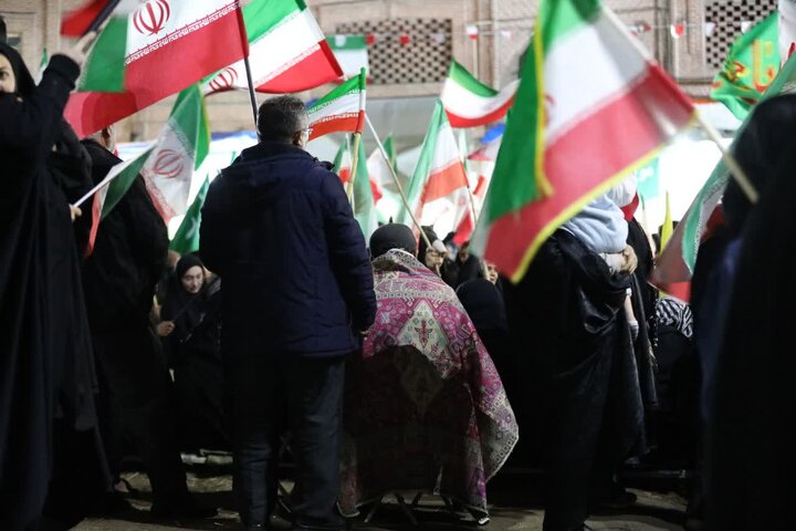 تصاویر/ پنجاه و دومین حضور شبانه مردمی ارومیه در حمایت از نظام اسلامی