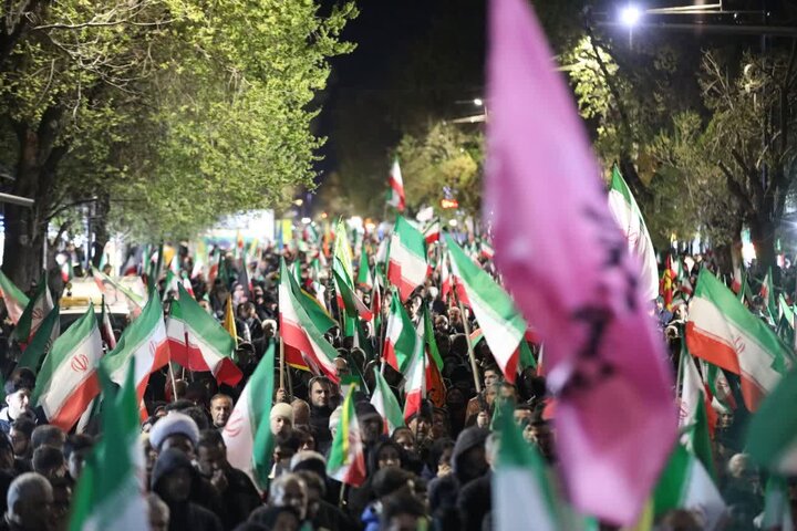 تصاویر/ پنجاه و دومین حضور شبانه مردمی ارومیه در حمایت از نظام اسلامی