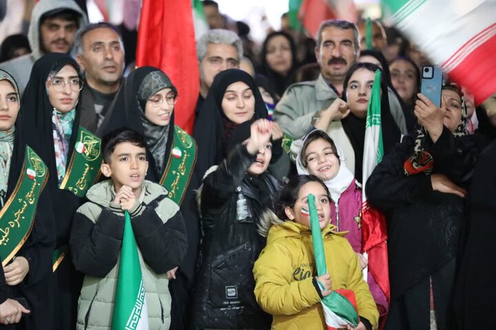 تصاویر/ پنجاه و دومین حضور شبانه مردمی ارومیه در حمایت از نظام اسلامی