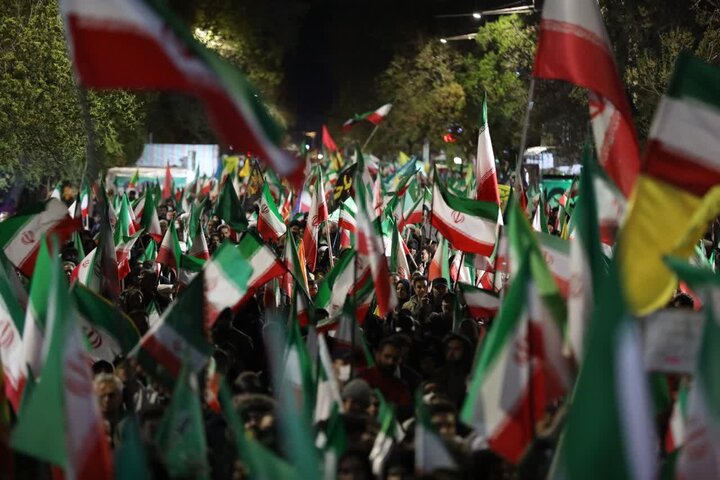 تصاویر/ پنجاه و دومین حضور شبانه مردمی ارومیه در حمایت از نظام اسلامی