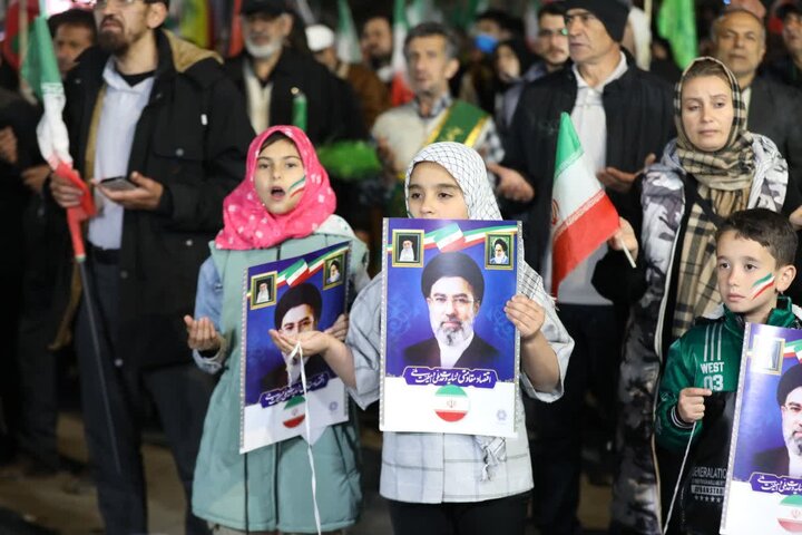 تصاویر/ پنجاه و دومین حضور شبانه مردمی ارومیه در حمایت از نظام اسلامی