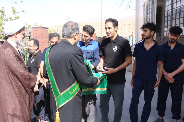 تصاویر/ حضور کاروان سفیران کریمه اهل بیت (ع) در شرکت تولیدی سیگما
