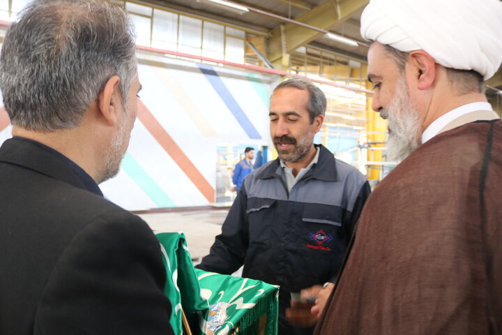 تصاویر/ حضور کاروان سفیران کریمه اهل بیت (ع) در شرکت تولیدی کاشی سمنان