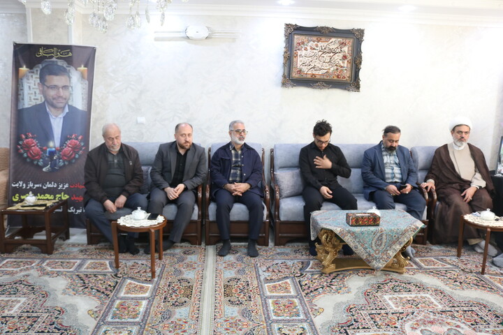 تصاویر/ دیدار کاروان سفیران کریمه اهل بیت (ع) با خانواده شهید محمد باصری