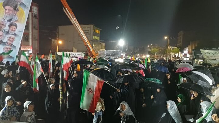 تصاویر/پنجاه و یکمین شب حضور پرشور مردم ولایتمدار زرندیه در تجدید بیعت با آرمان‌های انقلاب