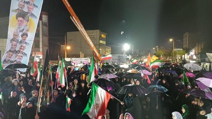تصاویر/پنجاه و یکمین شب حضور پرشور مردم ولایتمدار زرندیه در تجدید بیعت با آرمان‌های انقلاب