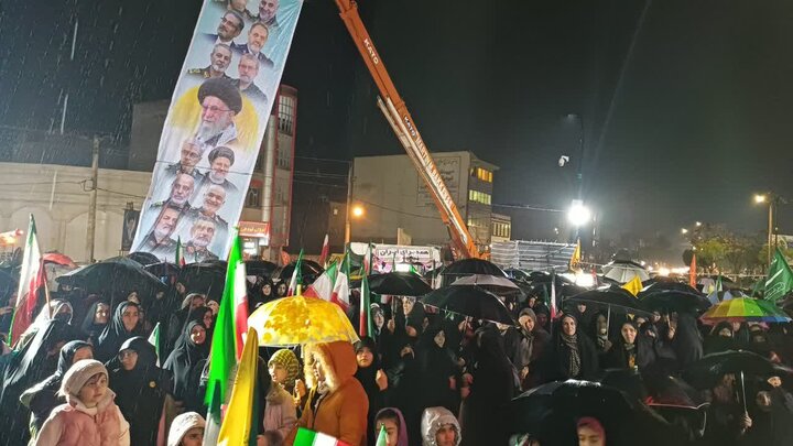 تصاویر/پنجاه و یکمین شب حضور پرشور مردم ولایتمدار زرندیه در تجدید بیعت با آرمان‌های انقلاب