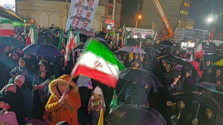 تصاویر/پنجاه و یکمین شب حضور پرشور مردم ولایتمدار زرندیه در تجدید بیعت با آرمان‌های انقلاب