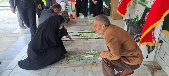 تصاویر/مراسم گلباران گلزار مطهر  سپهبد شهید محمد پاکپور با حضور مشاور وزیر در امور ایثارگان و مدیرکل میراث‌فرهنگی استان مرکزی