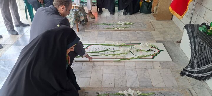 تصاویر/مراسم گلباران گلزار مطهر  سپهبد شهید محمد پاکپور با حضور مشاور وزیر در امور ایثارگان و مدیرکل میراث‌فرهنگی استان مرکزی