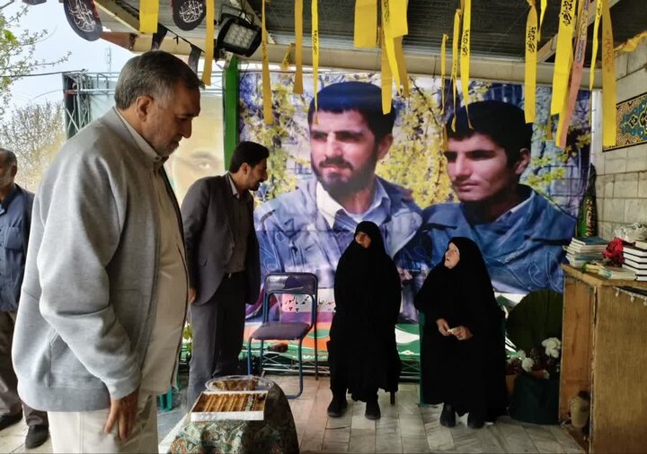 تصاویر/مراسم گلباران گلزار مطهر  سپهبد شهید محمد پاکپور با حضور مشاور وزیر در امور ایثارگان و مدیرکل میراث‌فرهنگی استان مرکزی