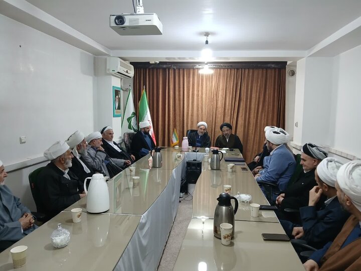 تصاویر/ دیدار و نشست صمیمی مسئول سازمان بسیج اساتید، طلاب و روحانیون کشور با جمعی از روحانیون اهل سنت شهرستان ارومیه