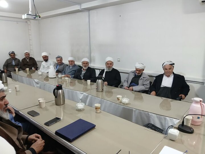 تصاویر/ دیدار و نشست صمیمی مسئول سازمان بسیج اساتید، طلاب و روحانیون کشور با جمعی از روحانیون اهل سنت شهرستان ارومیه