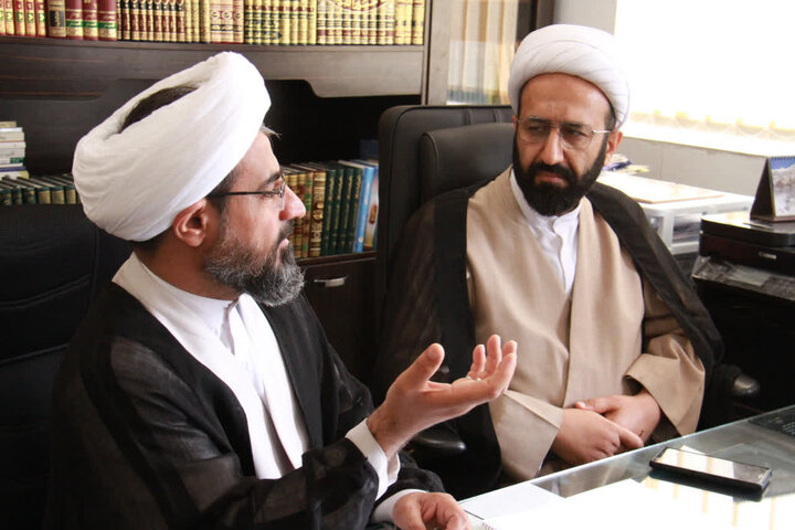 معاون امور طلاب و دانش‌آموختگان حوزه‌های علمیه کشور با مدیران حوزه علمیه چهارمحال و بختیاری
