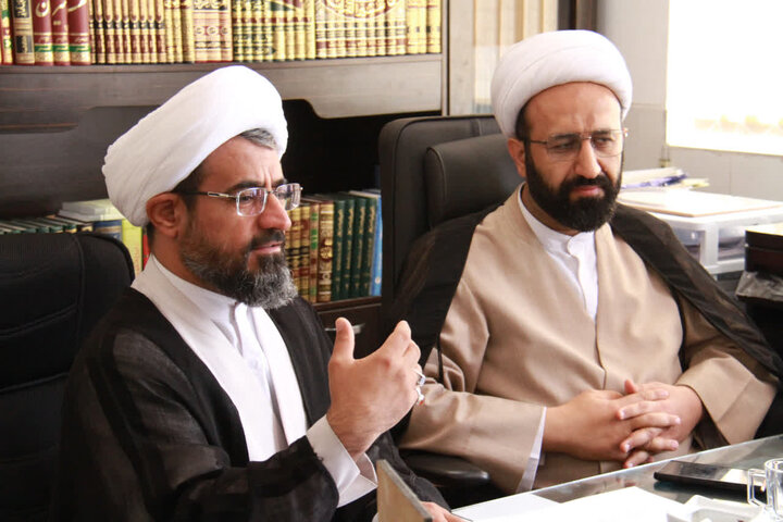 معاون امور طلاب و دانش‌آموختگان حوزه‌های علمیه کشور با مدیران حوزه علمیه چهارمحال و بختیاری