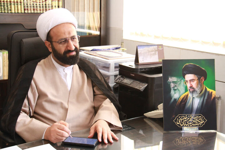 معاون امور طلاب و دانش‌آموختگان حوزه‌های علمیه کشور با مدیران حوزه علمیه چهارمحال و بختیاری