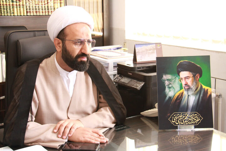 معاون امور طلاب و دانش‌آموختگان حوزه‌های علمیه کشور با مدیران حوزه علمیه چهارمحال و بختیاری